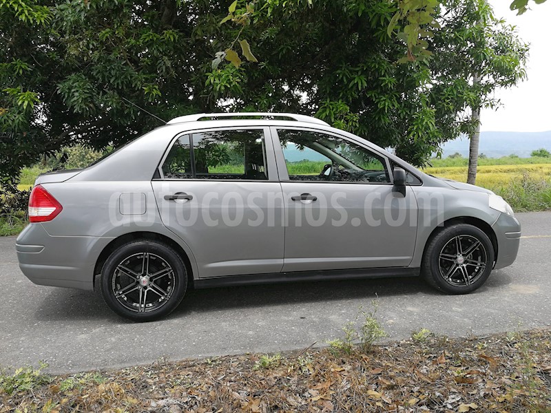 foto Nissan Tiida Sedan 1.8L usado