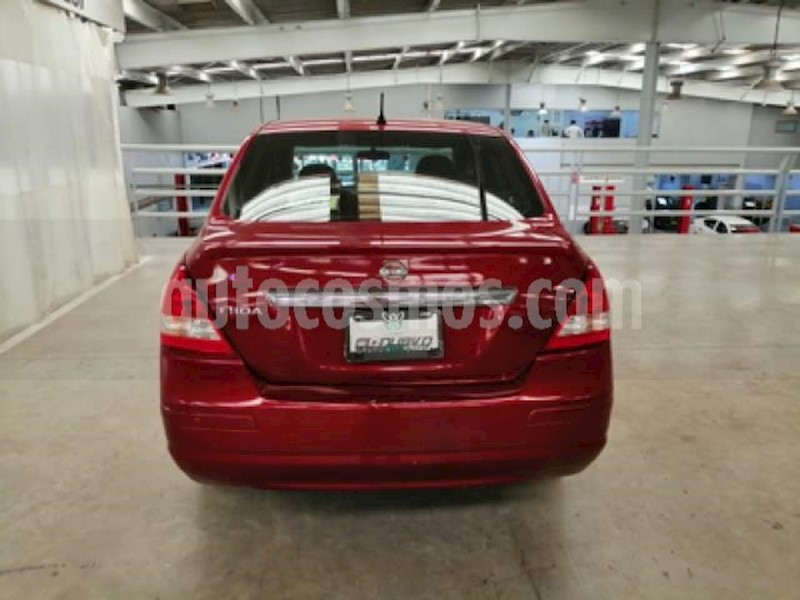 foto Nissan Tiida Sedan 4P SENSE TM6 A/AC. CD R-15 usado (2014) color Rojo precio $115,000