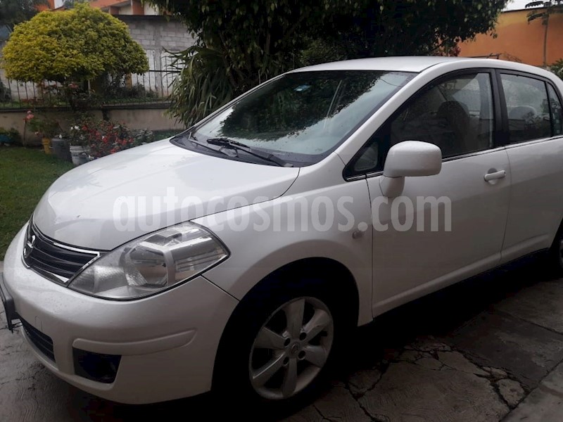 foto Nissan Tiida Sedan Emotion Aut usado