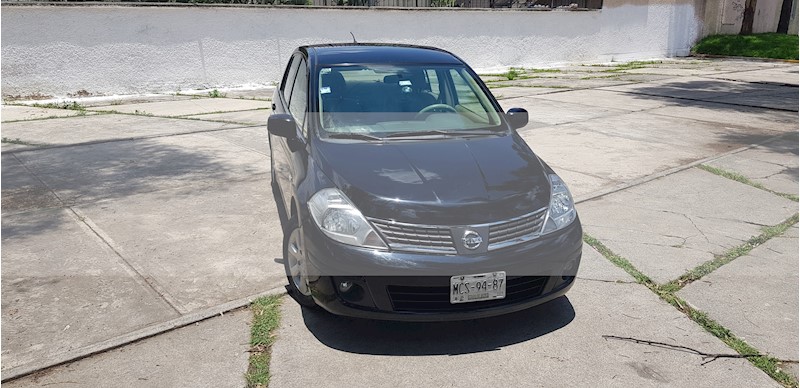 foto Nissan Tiida Sedan Emotion usado