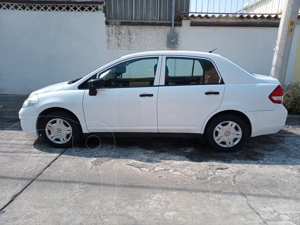 Nissan Tiida Sedan Comfort Ac usado (2011) color Blanco precio $95,000