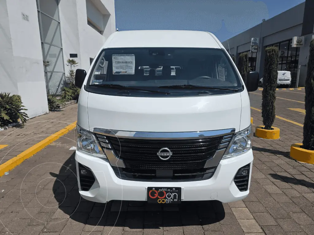 foto Nissan Urvan AA usado (2024) color NISQMBLANCO precio $679,800
