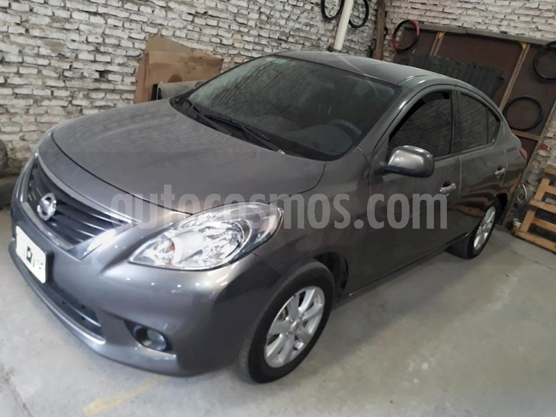 foto Nissan Versa Advance Aut usado