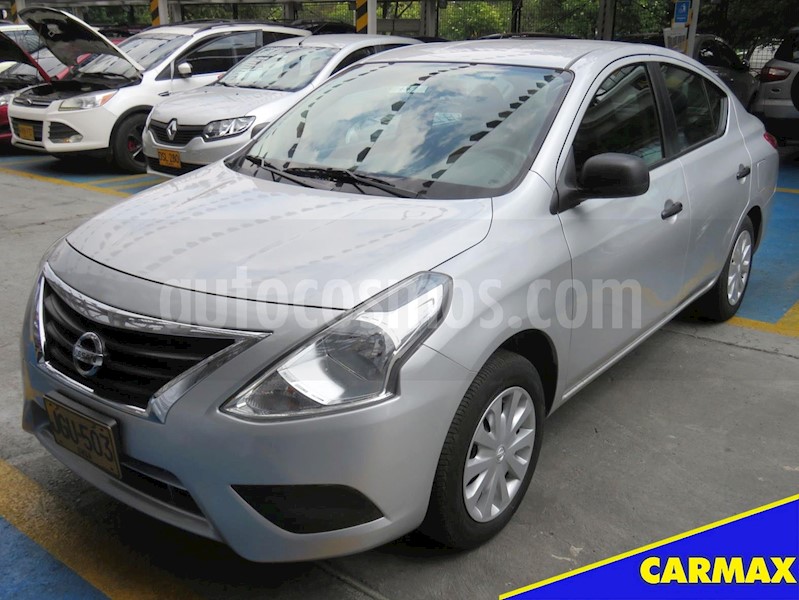 foto Nissan Versa Advance usado