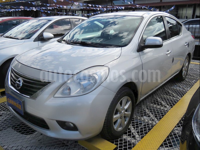 foto Nissan Versa Advance usado