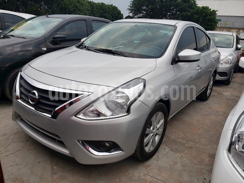 foto Nissan Versa Advance usado