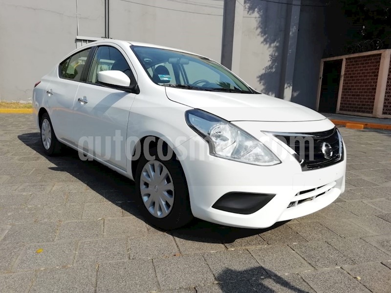 foto Nissan Versa Advance usado