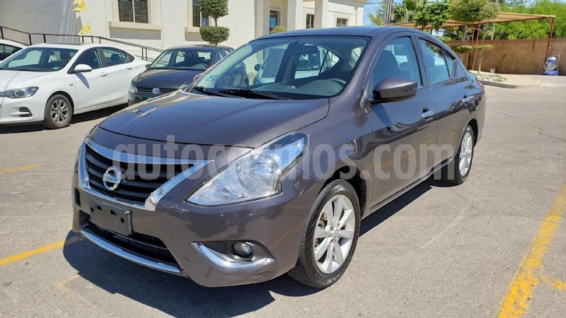 foto Nissan Versa Advance usado