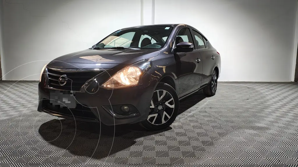 foto Nissan Versa Exclusive Aut usado (2018) color Gris Oscuro precio $17.542.000