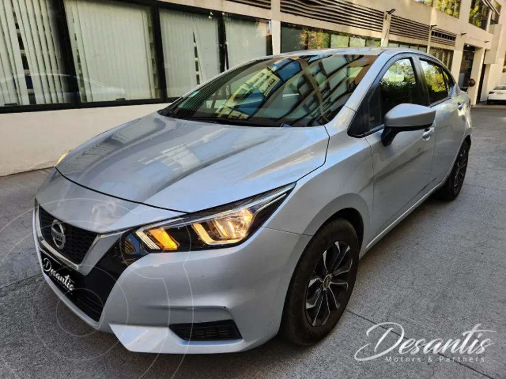 foto Nissan Versa 1.6L Sense usado (2021) color Gris precio $10.480.000