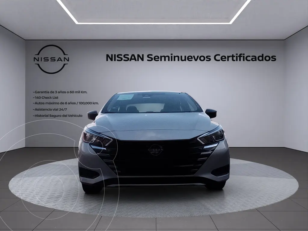 foto Nissan Versa Sense Aut usado (2023) color plateado precio $270,000