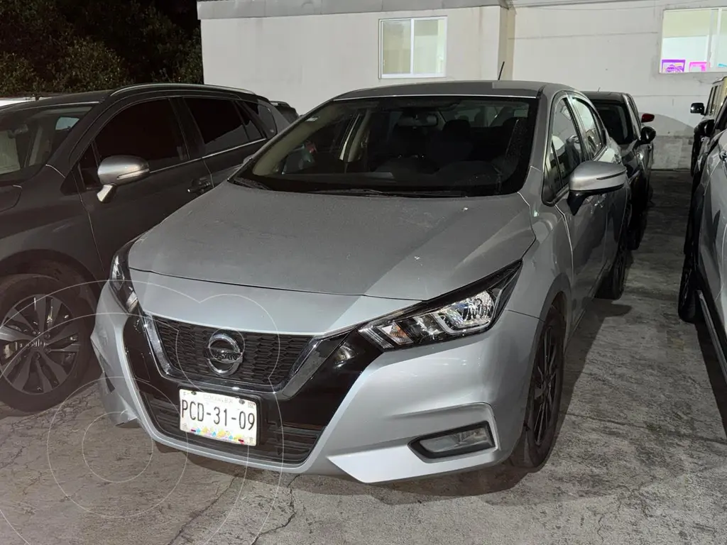 foto Nissan Versa Advance usado (2021) color Plata precio $259,990