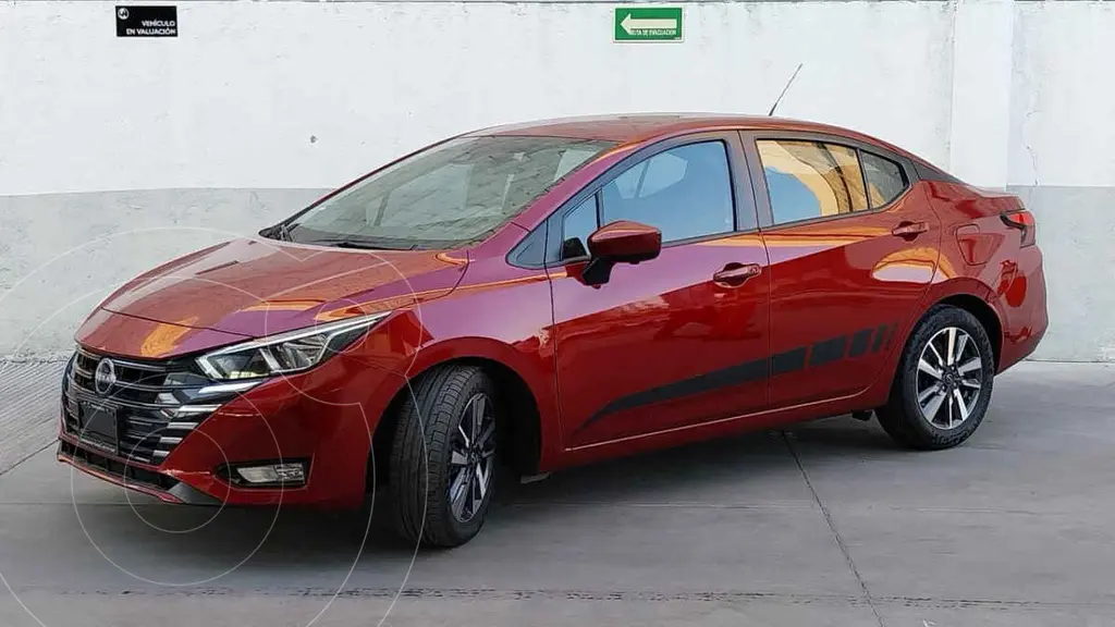 foto Nissan Versa Advance Aut usado (2023) color Rojo precio $329,000