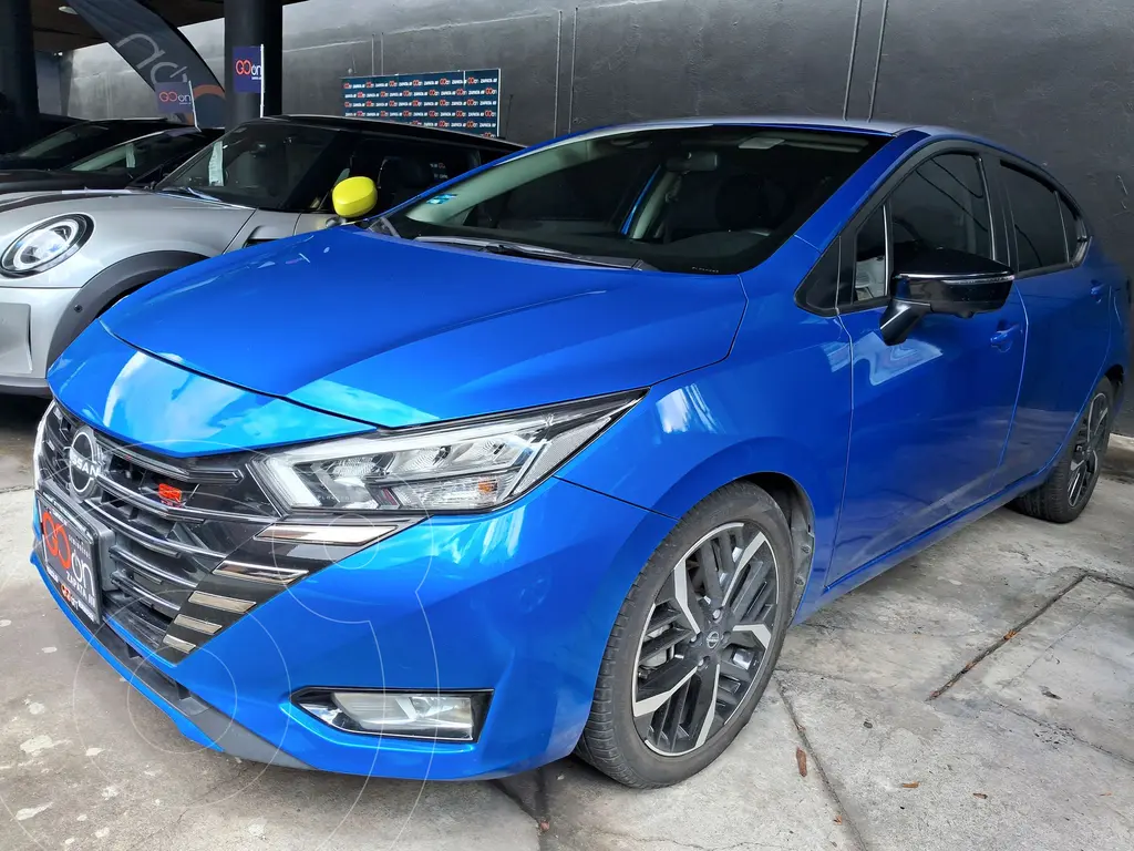 foto Nissan Versa SR usado (2023) color Azul precio $309,000