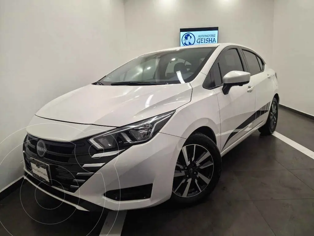 foto Nissan Versa Advance Aut usado (2023) color Blanco precio $305,000
