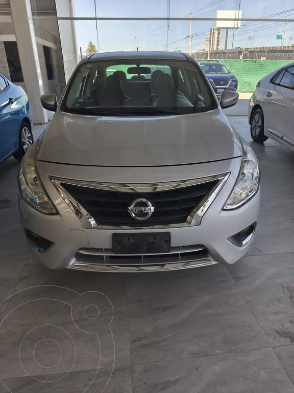 Nissan Versa Exclusive NAVI Aut usado (2016) color Plata precio $170,000