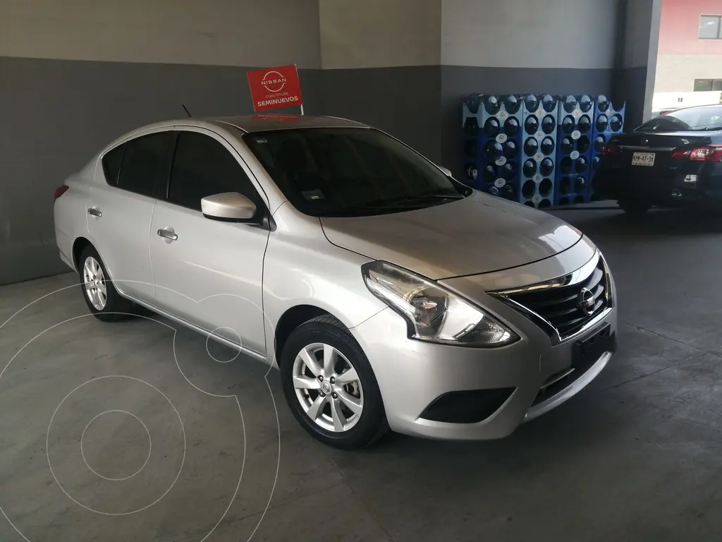 foto Nissan Versa Sense Aut usado (2019) color plateado precio $207,800