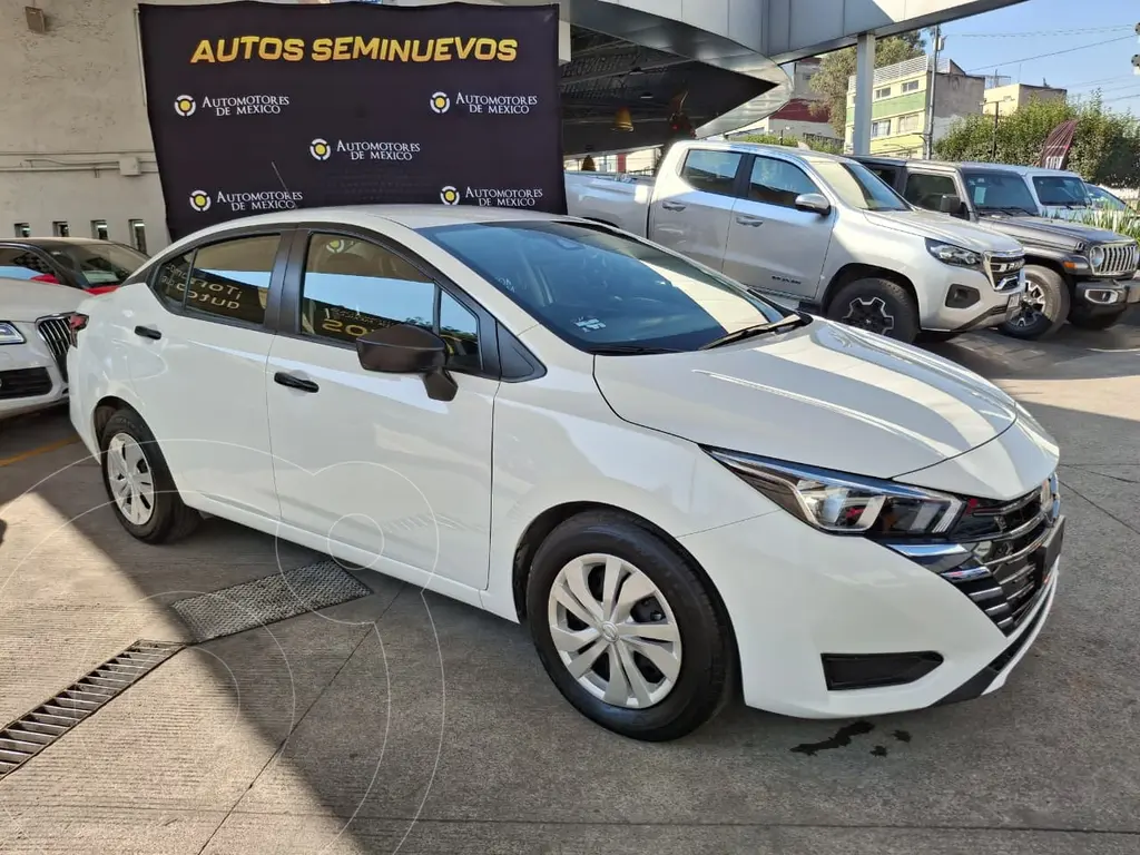 foto Nissan Versa Sense Aut usado (2025) color Blanco precio $277,000
