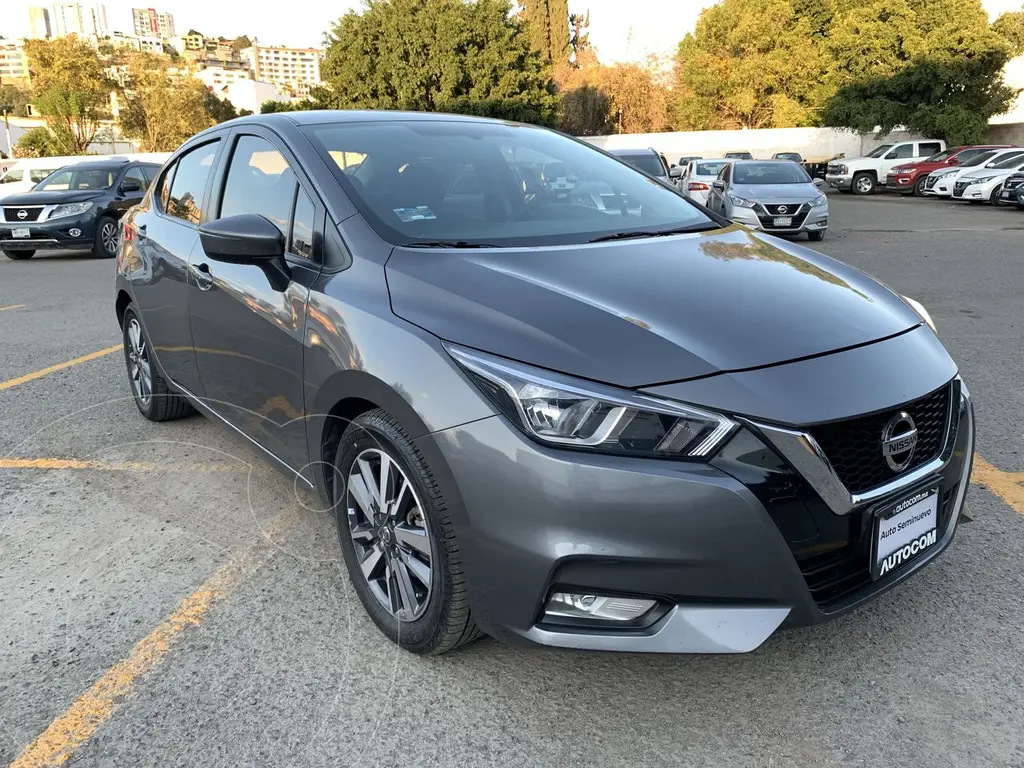 Nissan Versa Advance usado (2020) color Gris precio 292,050