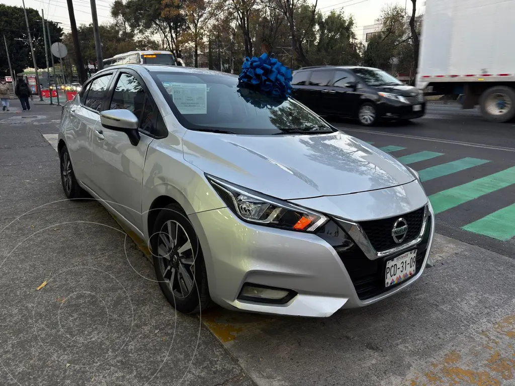 foto Nissan Versa Advance usado (2021) color Plata precio $255,000