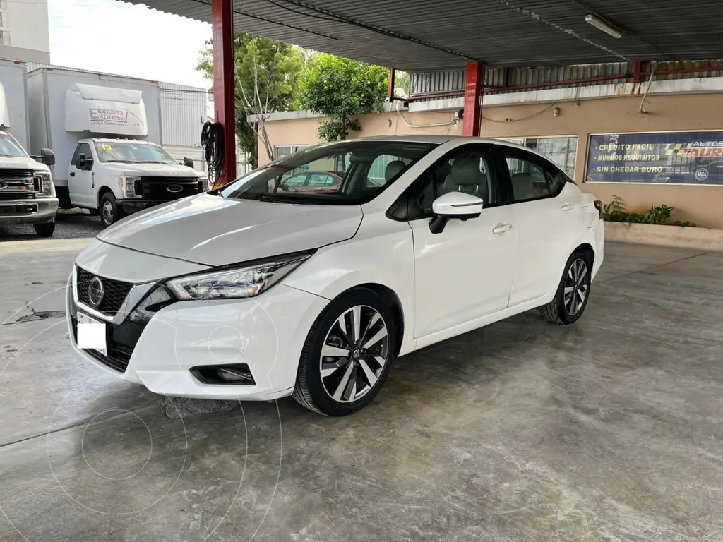 foto Nissan Versa Platinum Aut usado (2021) color Blanco precio $269,000