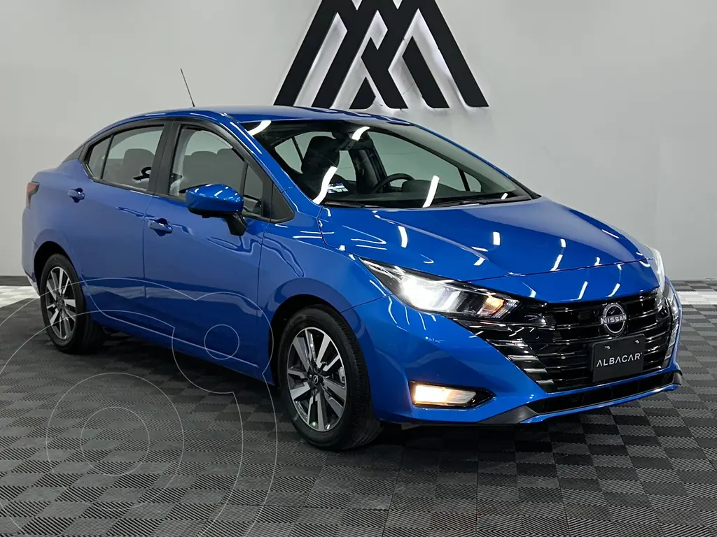 Nissan Versa Advance usado (2024) color Azul precio $309,999