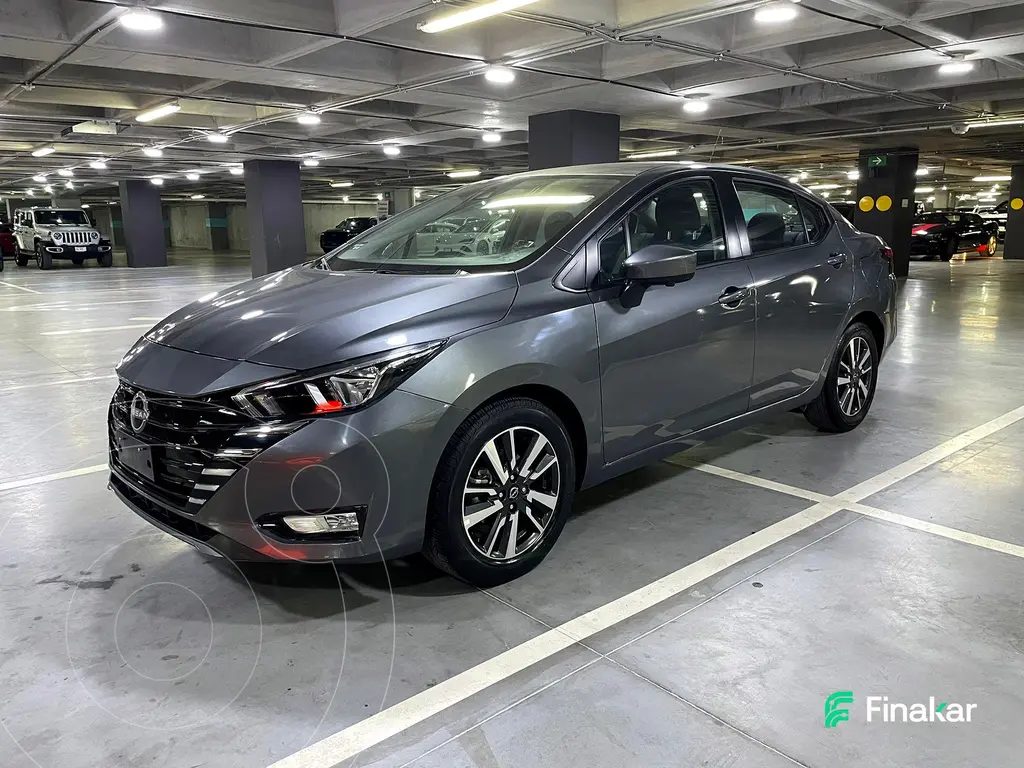 foto Nissan Versa Advance usado (2025) color Gris Oscuro precio $320,000