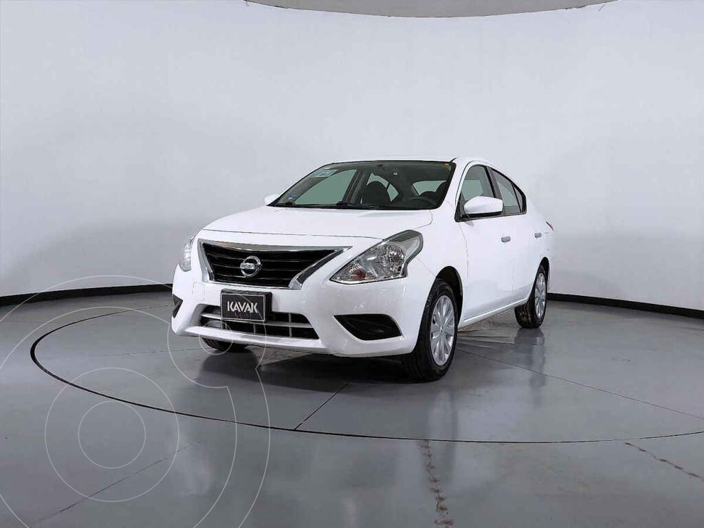 foto Nissan Versa Sense usado (2018) color Blanco precio $204,999