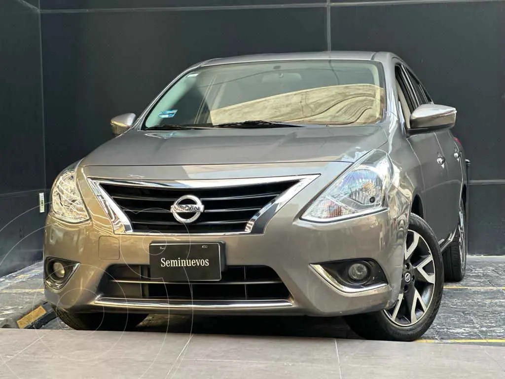 foto Nissan Versa Exclusive Aut usado (2017) color Caf precio $225,000