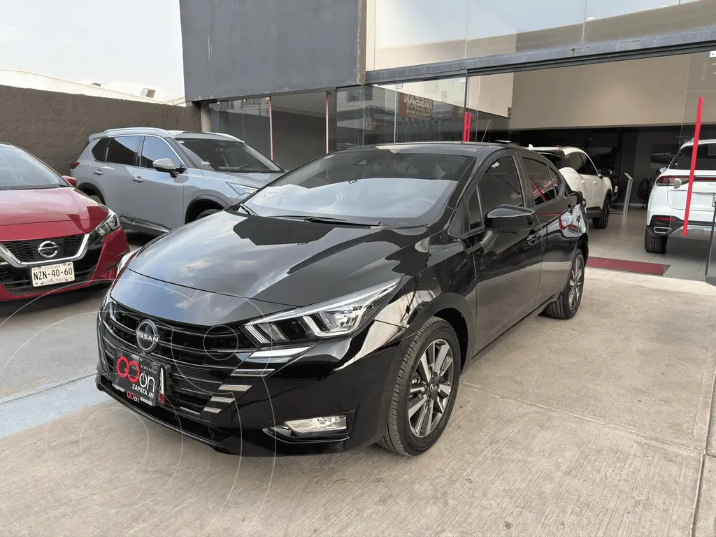 foto Nissan Versa Advance usado (2024) color NISKHNEGRO precio $310,000