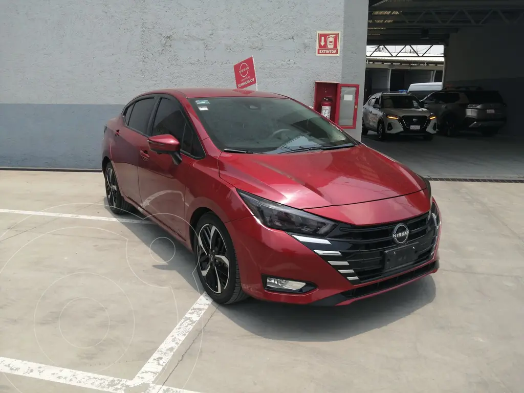 foto Nissan Versa Exclusive Aut usado (2023) color Rojo precio $325,000