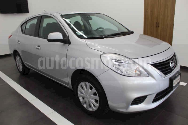 foto Nissan Versa Sense Aut usado