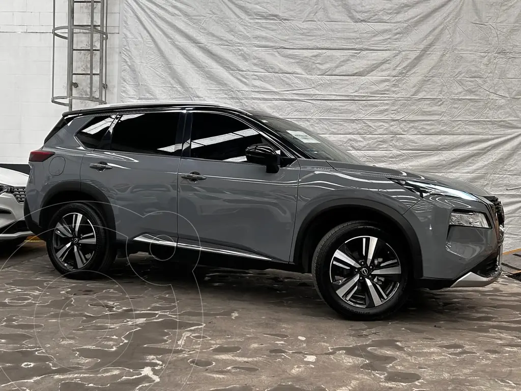 foto Nissan X-Trail Platinum Plus 2 Filas usado (2023) color Gris Oscuro precio $580,000