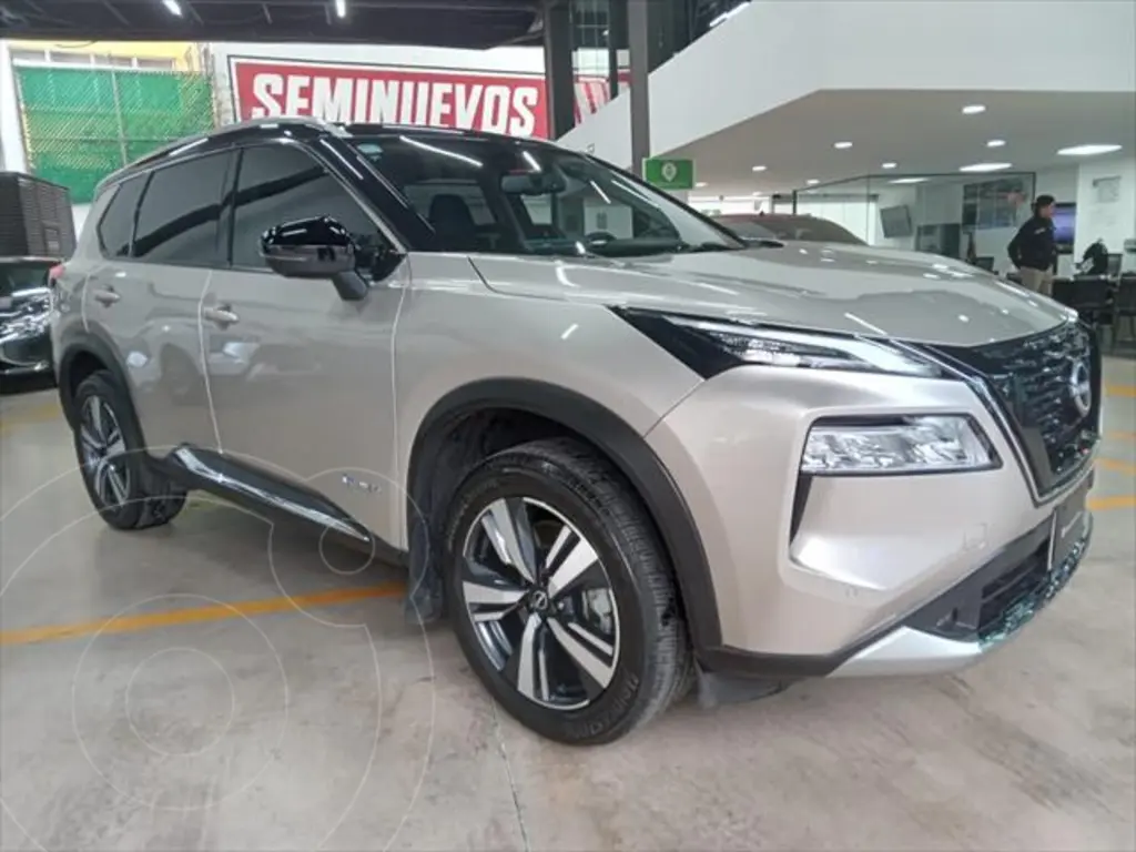 foto Nissan X-Trail Platinum 2 Filas usado (2024) color Dorado precio $660,000