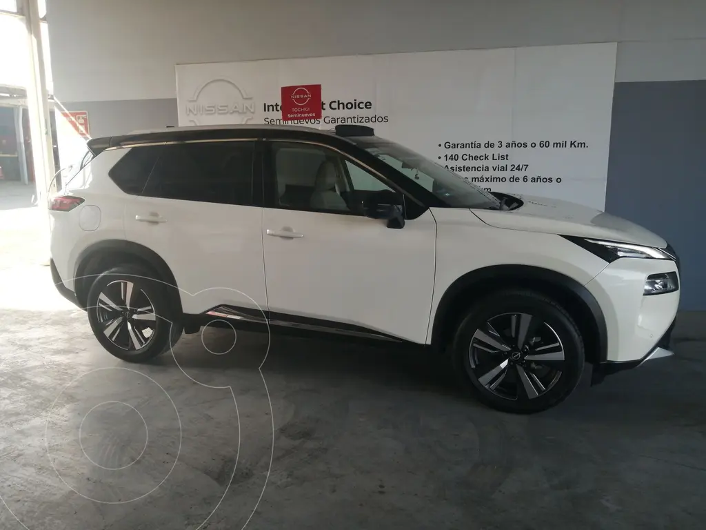 foto Nissan X-Trail Platinum 2 Filas usado (2023) color Blanco precio $682,434