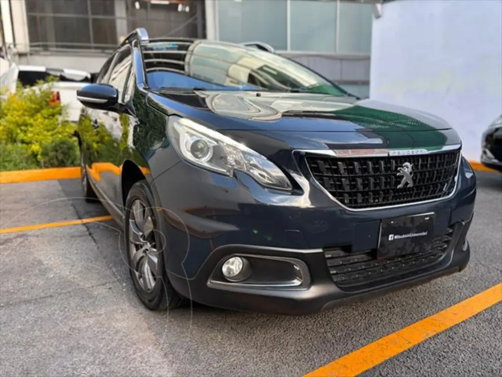 foto Peugeot 2008 Active Aut usado (2020) color Azul Oscuro precio $210,000