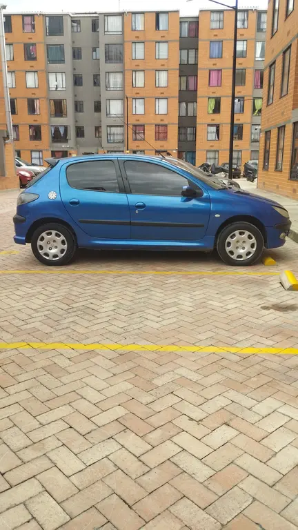 Peugeot 206 XRA Hatchback 1.400 C.C usado en Bosa