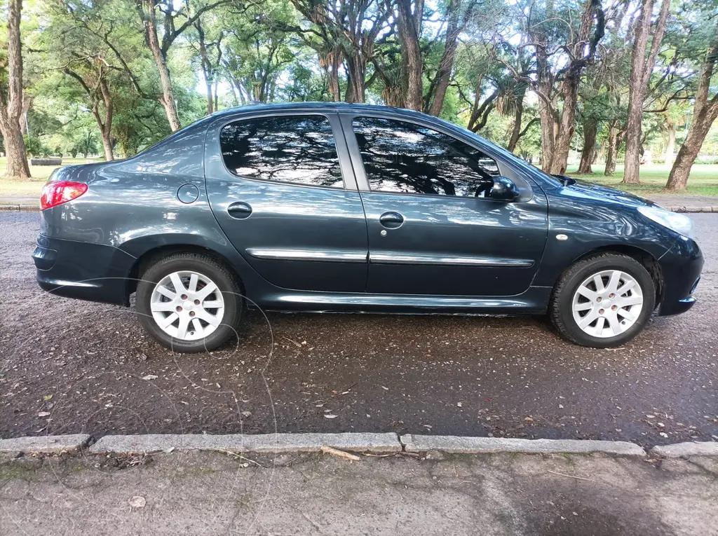 Peugeot 207 Compact 1.6 Feline 5P (1587 Cc) 2013 - foto 2