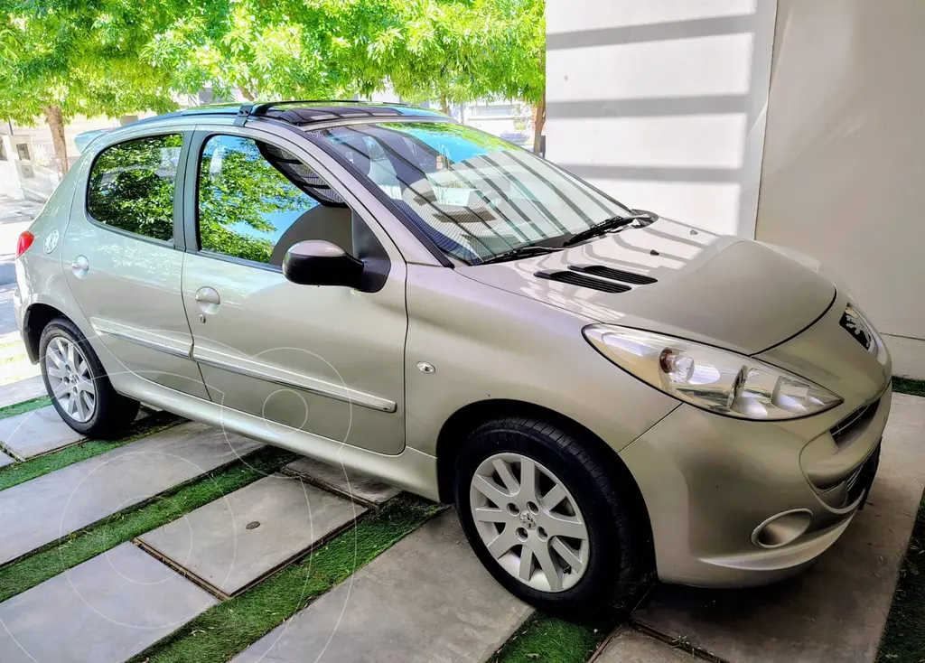 Peugeot 207 Compact 1.6 Feline 5P usado (2013) color Gris Cendre precio ...