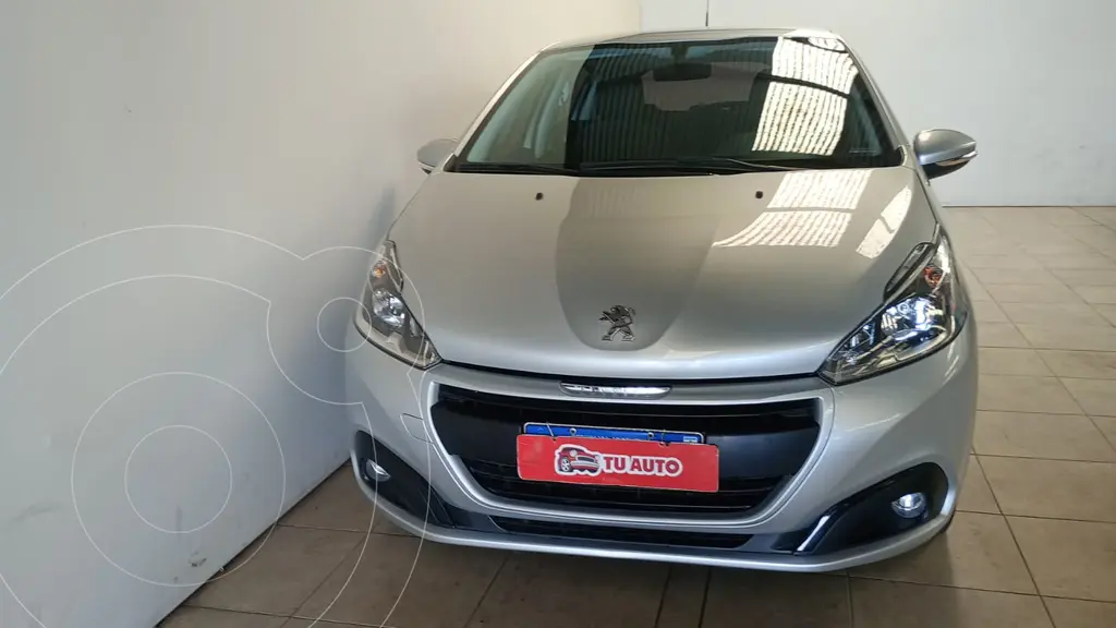 foto Peugeot 208 Active 1.6 usado (2018) color Gris precio $18.200.000