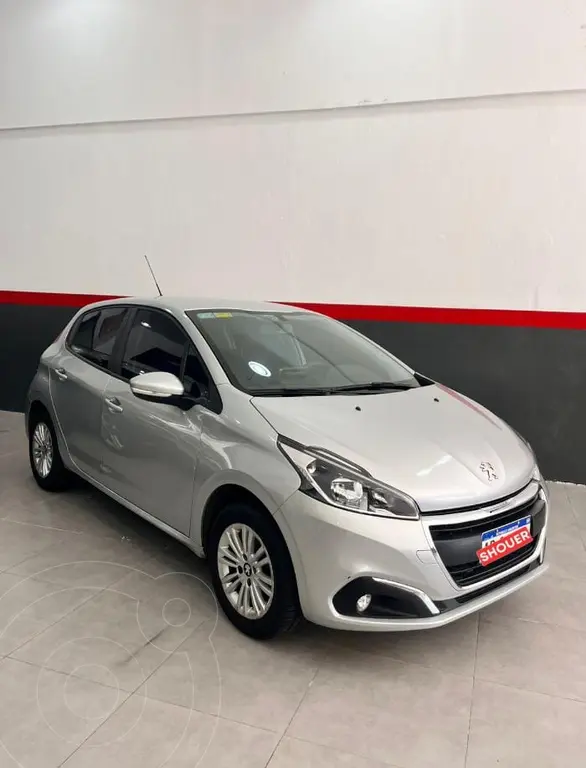 foto Peugeot 208 Allure 1.6 usado (2019) color Gris precio $19.000.000
