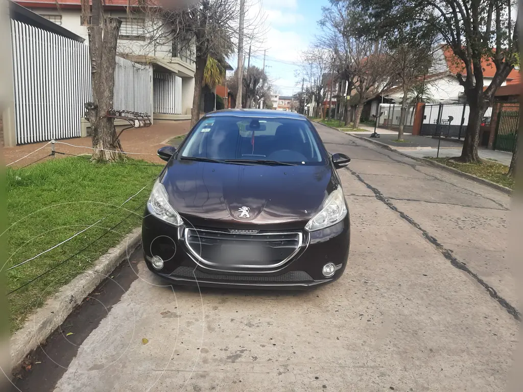 Peugeot 208 Feline 1.6 Pack Cuir (1587 Cc) 2013 - foto 2