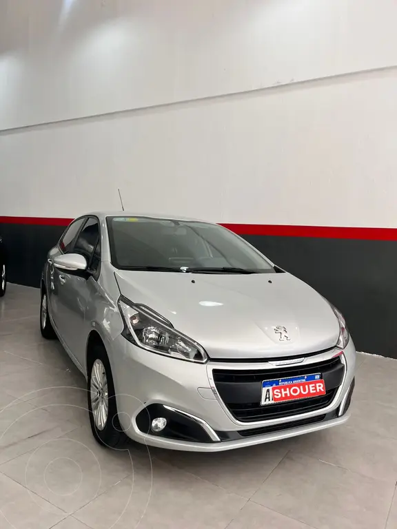 foto Peugeot 208 Allure 1.6 usado (2017) color Gris Aluminium precio u$s13.500