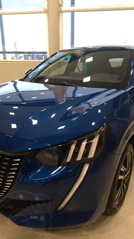 foto Peugeot 208 Feline 1.6 Tiptronic usado (2023) color Azul Oscuro precio $11.900.000
