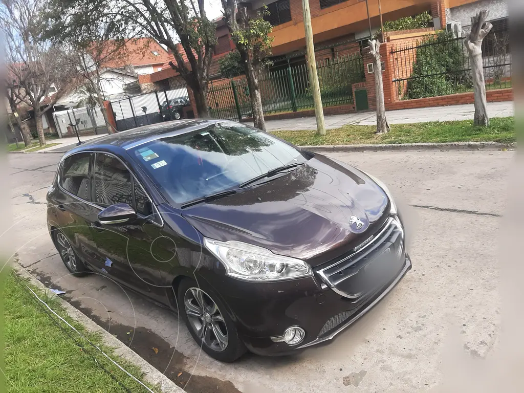 Peugeot 208 Feline 1.6 Pack Cuir (1587 Cc) 2013 - foto 1