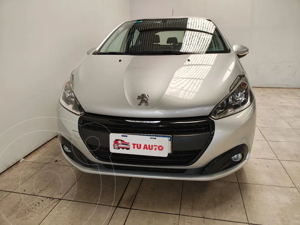 foto Peugeot 208 Allure 1.6 usado (2020) color Gris precio $17.900.000