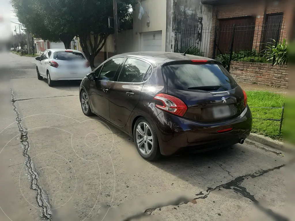 Peugeot 208 Feline 1.6 Pack Cuir (1587 Cc) 2013 - foto 4