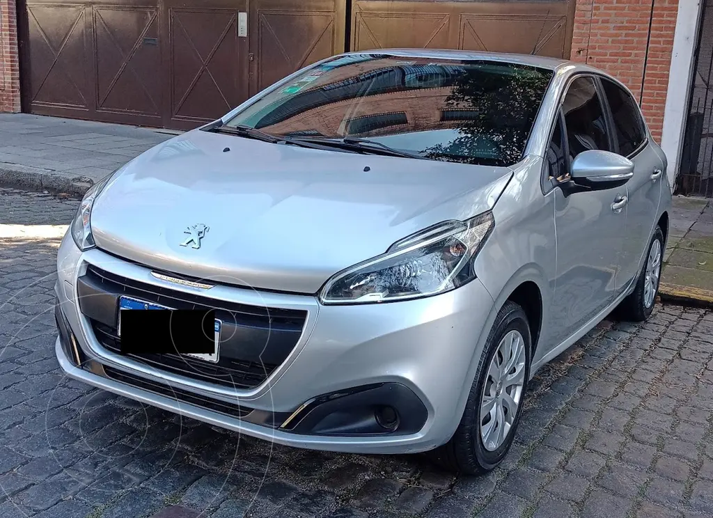 foto Peugeot 208 Active 1.6 usado (2019) color Plata precio $14.000.000