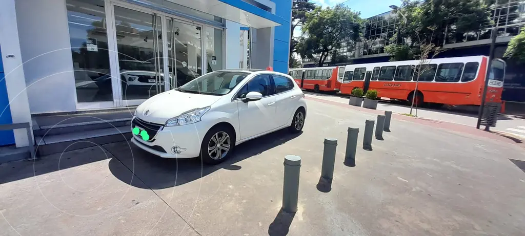 foto Peugeot 208 Feline 1.6 Pack Cuir usado (2015) color Blanco precio $11.800.000