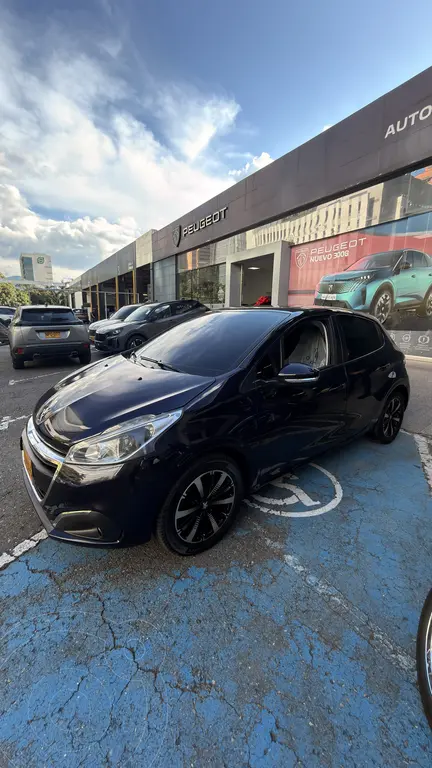 Peugeot 208 Allure usado en Medellín